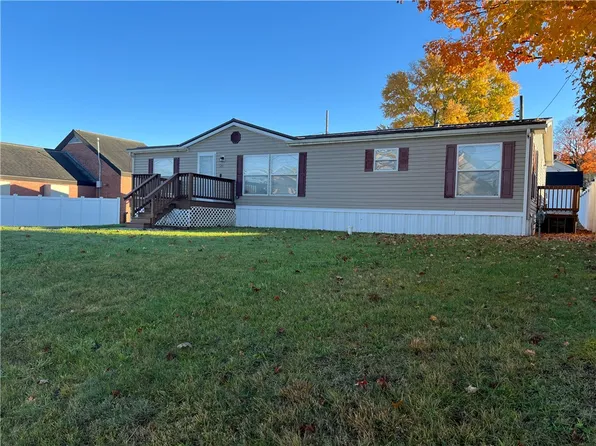 520 Jackson St, Reynoldsville, PA 15851