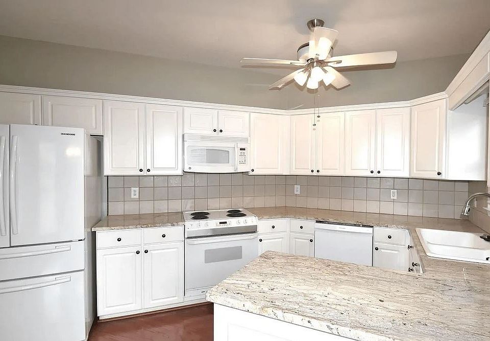 2nd image of 18 Greystone Highlands Cir