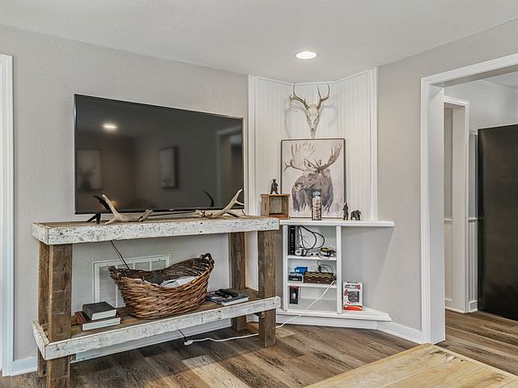 4th image of 1274 Cove Ln