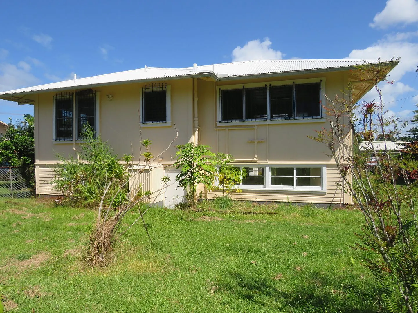 Spacious 5-Bedroom in the Heart of Hilo — Photo 2