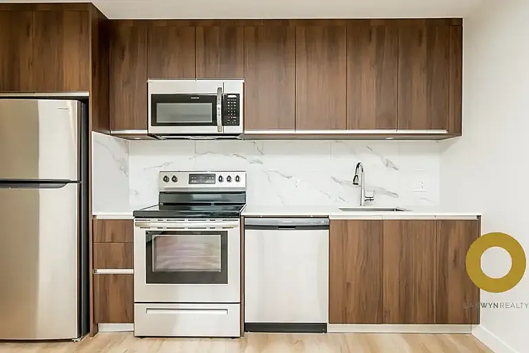 6137 Cambie St #701 — Photo 3