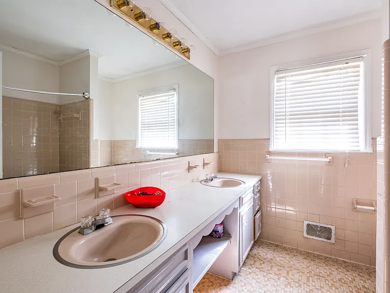 4536 S Beechwood Dr — Photo 6