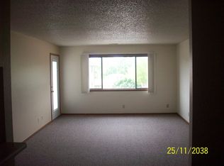 2340 N 44th St APT 8, Lincoln, NE 68504