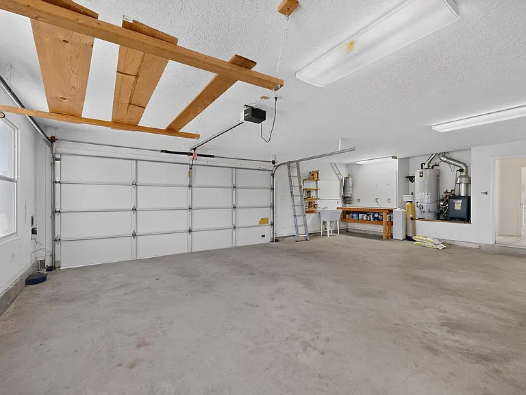 10900 San Francisco Rd NE — Photo 34