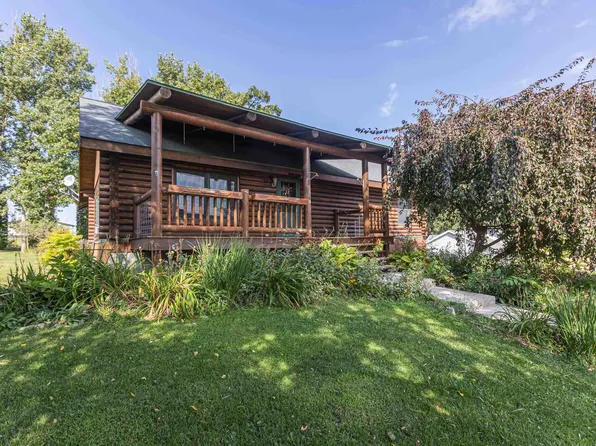 285 White St, Benton, WI 53803