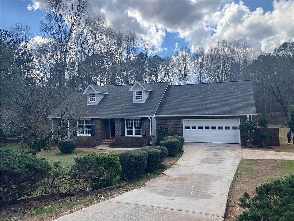 1st image of 215 Brookwood Ln