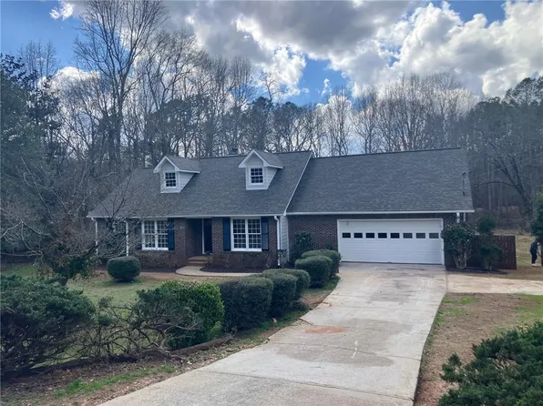 215 Brookwood Ln, Fayetteville, GA 30215