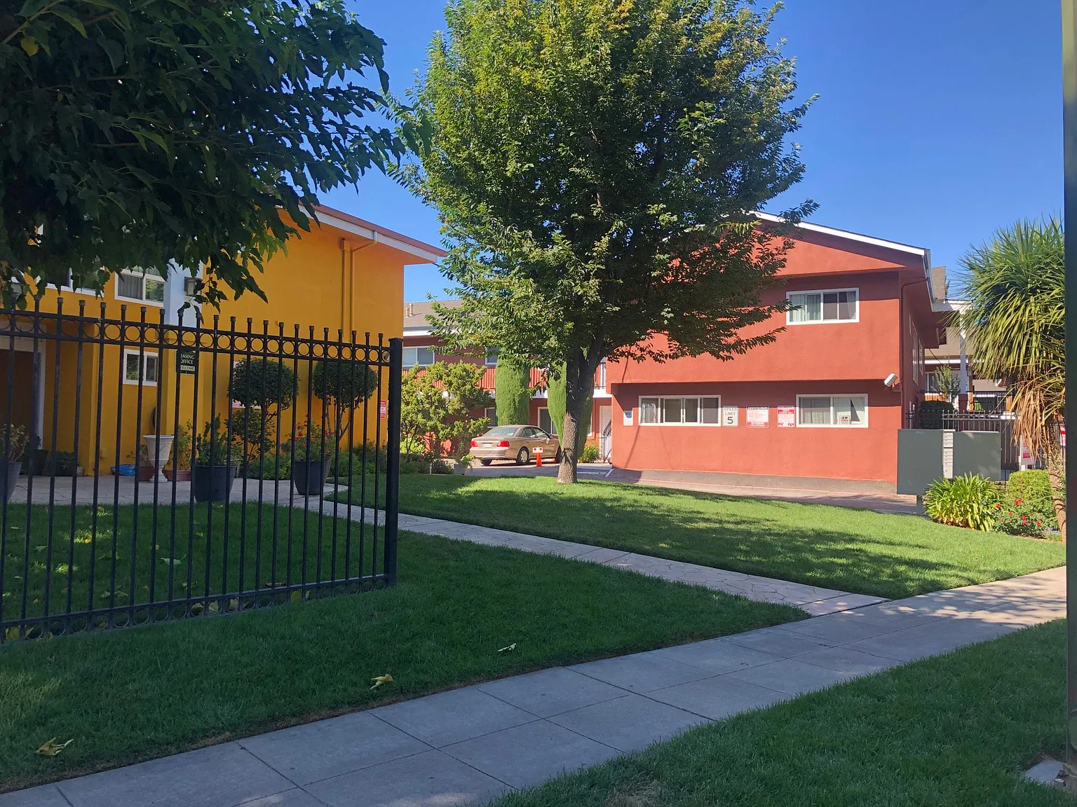 Almaden Plaza Apartments — Photo 1