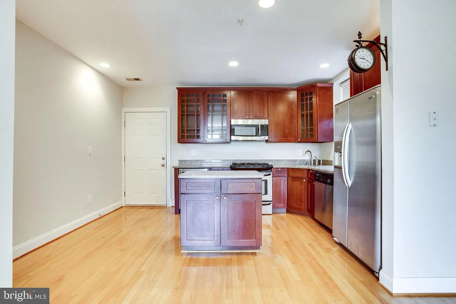 1 bed, 570 sqft, $1,900 — Photo 4