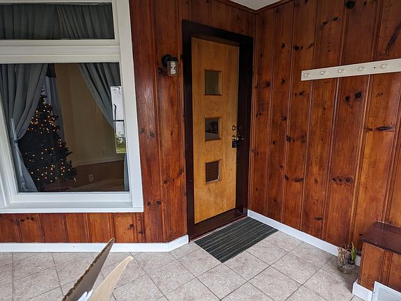 2nd image of 139 W Union St