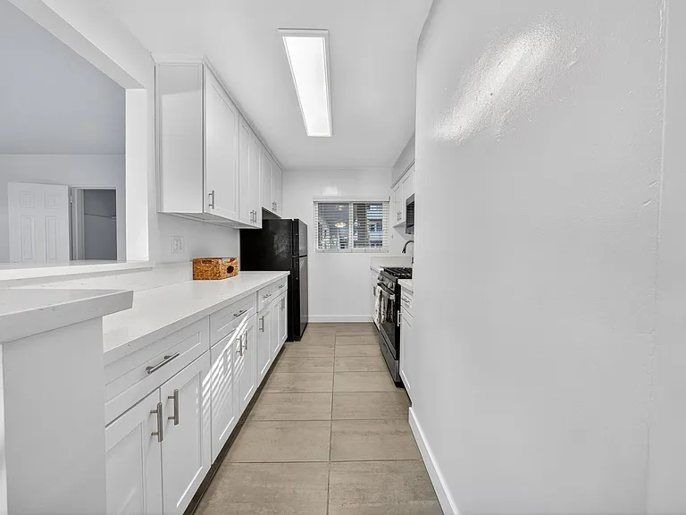1815 N. Harvard Blvd — Photo 41