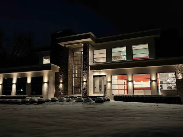 2236 E Mockingbird Ln, Midland, MI 48642