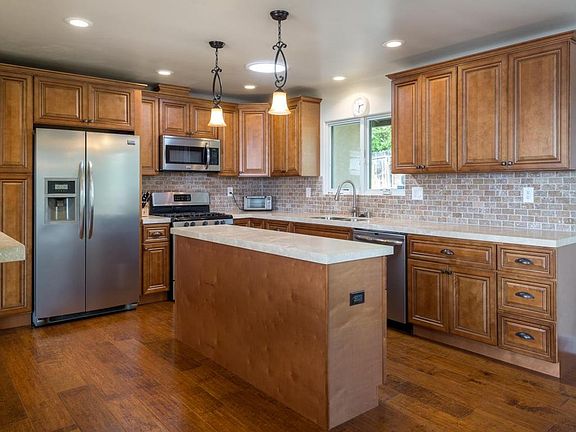 3rd image of 1523 Knoll Circle Dr