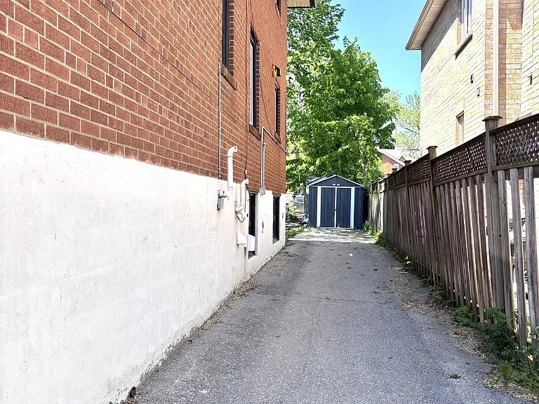 100 Portland St — Photo 22