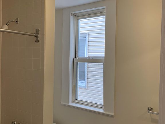5th image of 71 Clarke Ave APT 2R