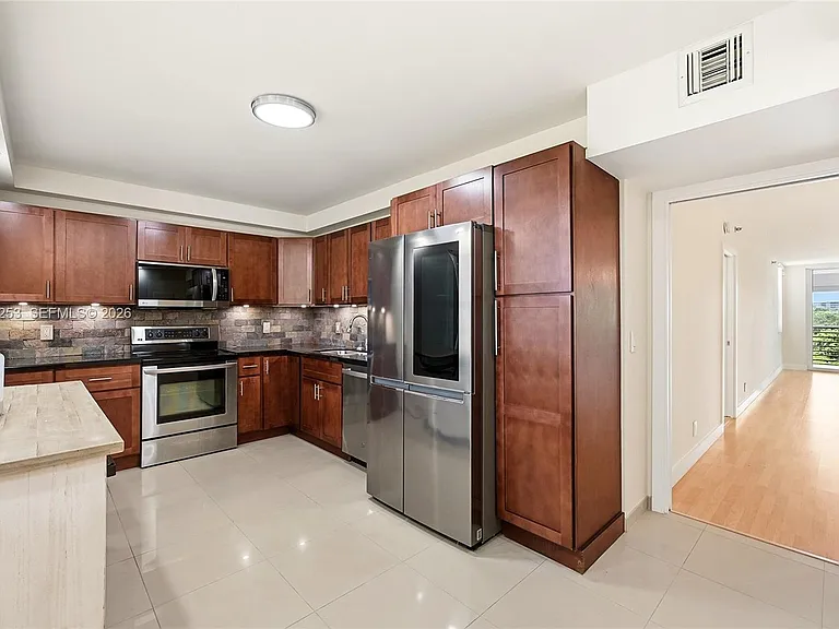 3520 Oaks Way #407 — Photo 2
