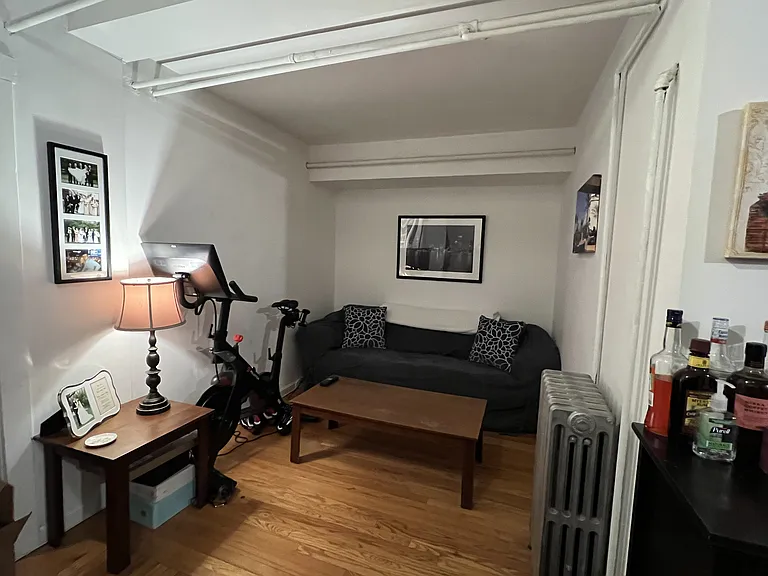 24 Isabella St #B — Photo 2