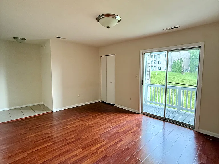 100 Wild Oak Ln #303 — Photo 2