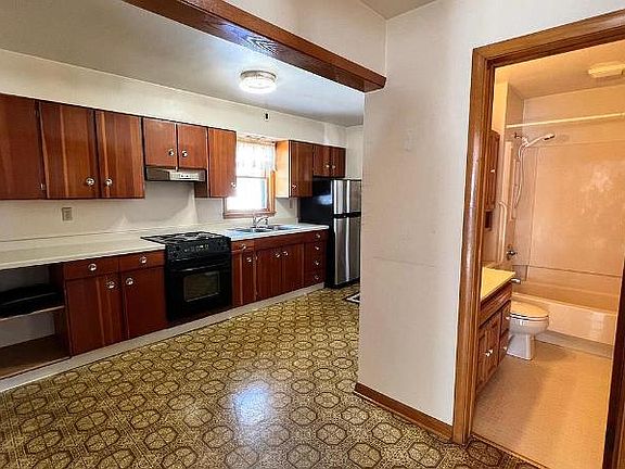 4th image of 2933 Youngdale Ave
