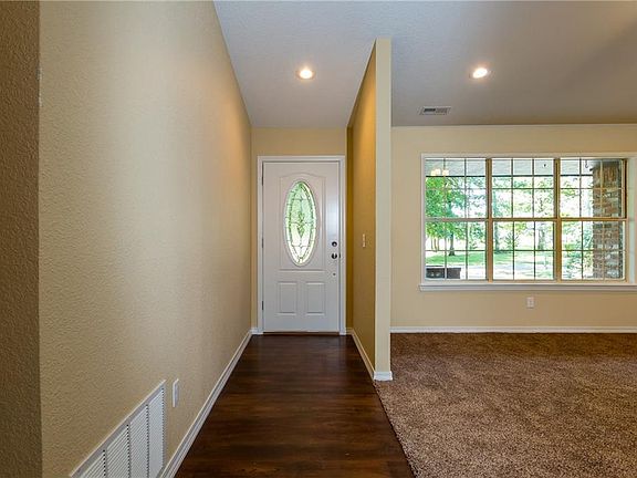 3rd image of 12424 Oak Knoll Cir