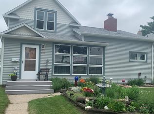 320 4th Ave NE, Jamestown, ND 58401