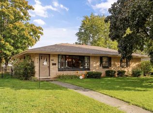 472 Summit Ave, Burlington, WI 53105