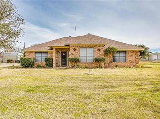 1809 Dove Ln, Crowley, TX 76036