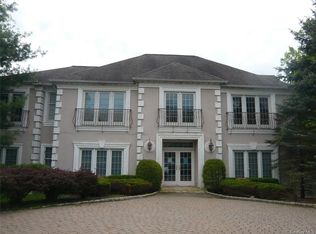 5 Kakiak Ct, New City, NY 10956