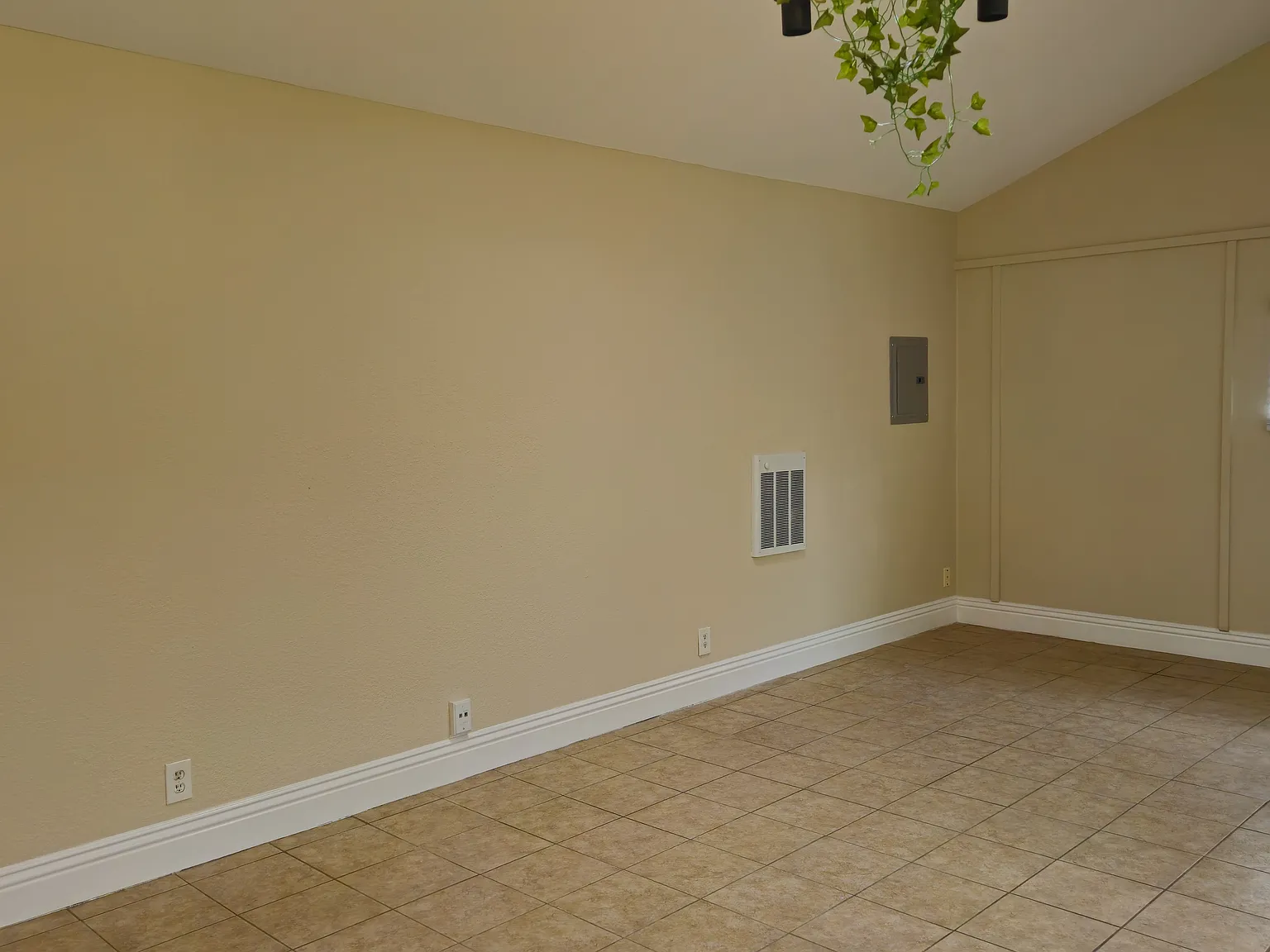 1 bed, 450 sqft, $1,975 — Photo 3
