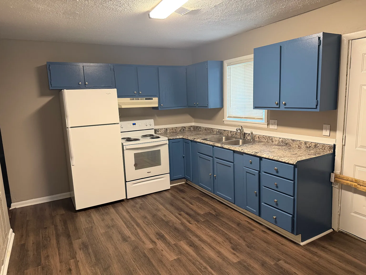 2 bed, 890 sqft, $950 — Photo 2