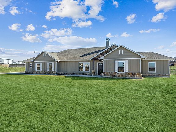 2nd image of 1084 Justin Dr