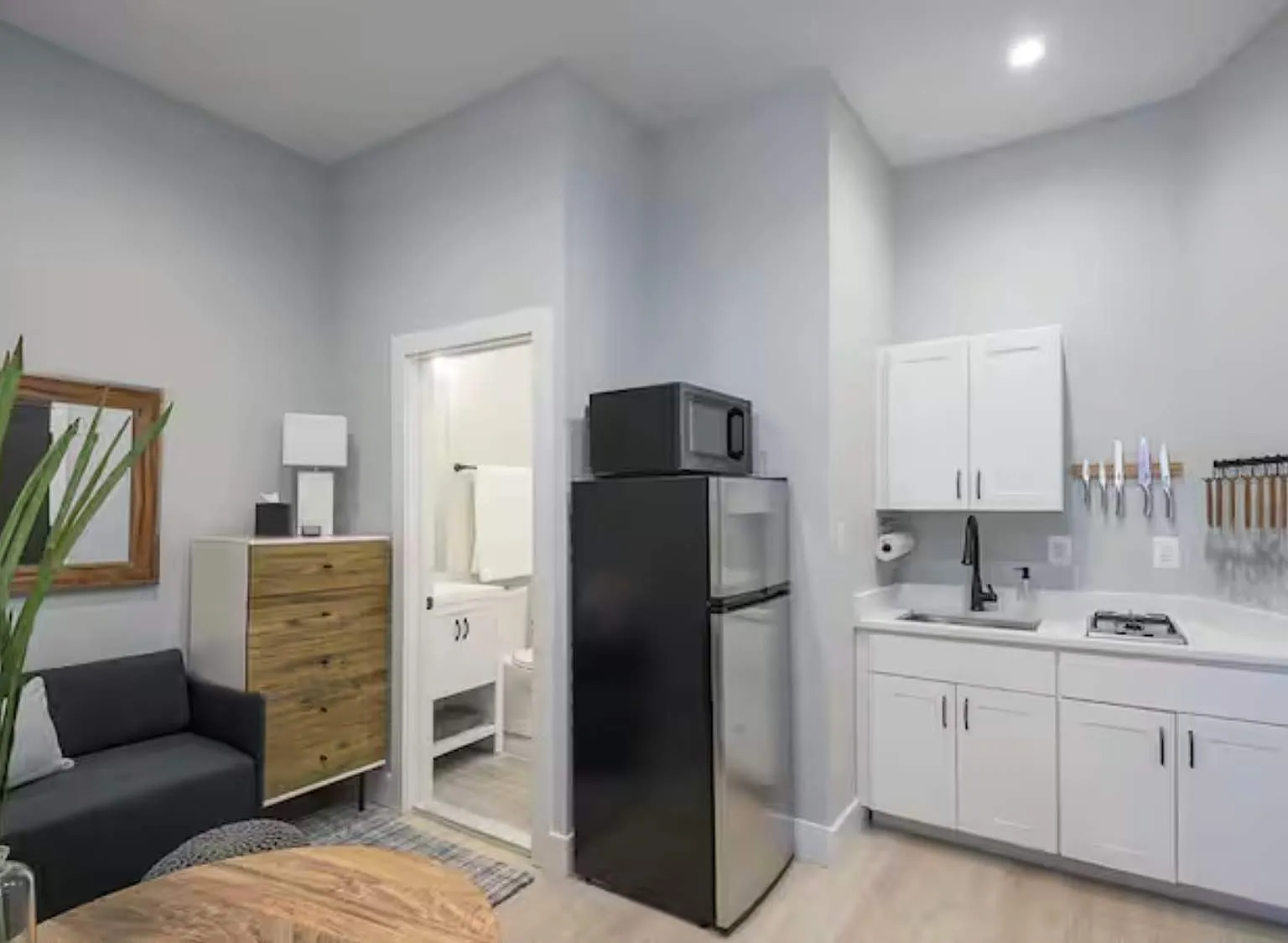 1 bed, 415 sqft, $3,600 — Photo 2