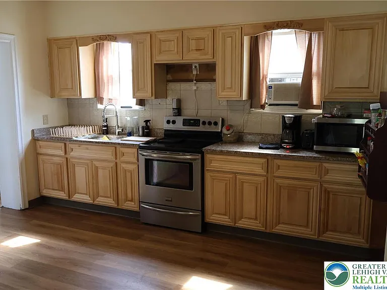 1533 E Emmaus Ave — Photo 9