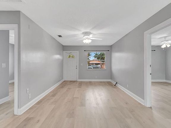 5th image of 1016 W Lakewood Rd