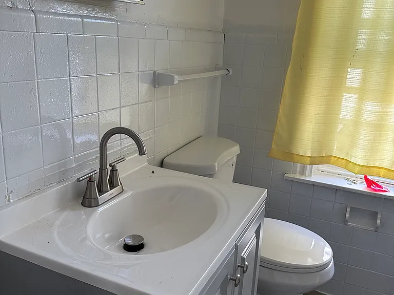 1528 W 4th St — Photo 10