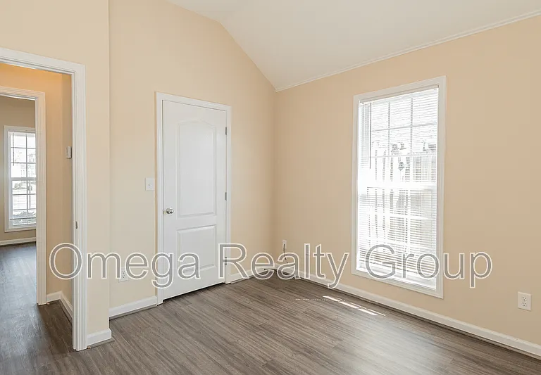 2170 Village Ln — Photo 34