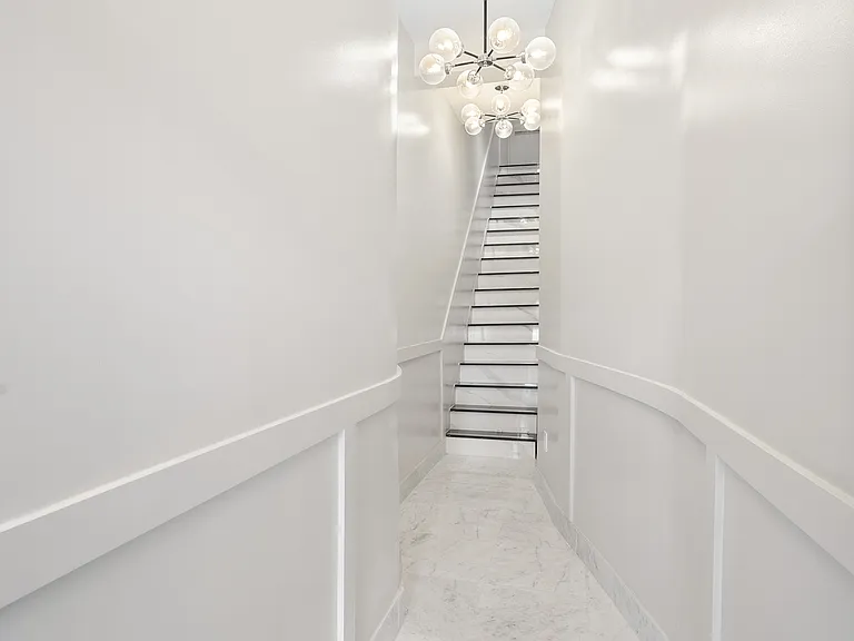 216 E 6th St #2R — Photo 8