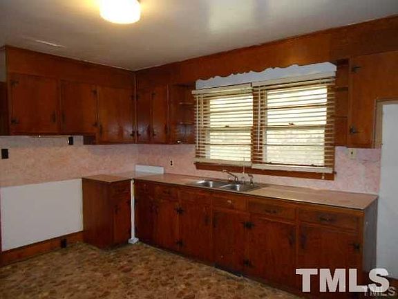 3rd image of 328 Henderson St