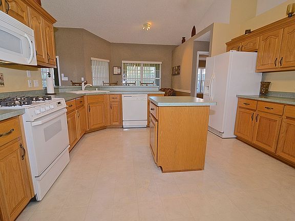 4th image of 2401 Sweetheart Ln