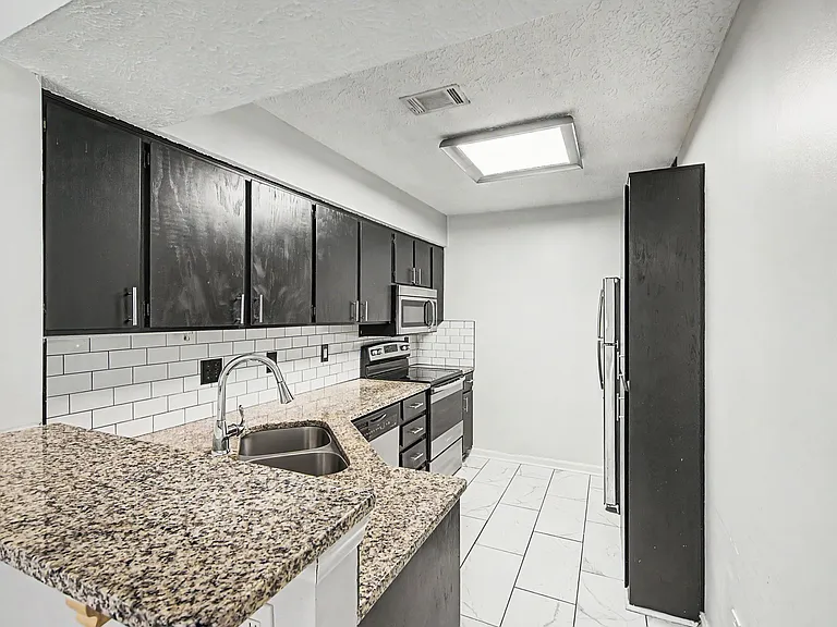 614 Poplar Pl — Photo 10