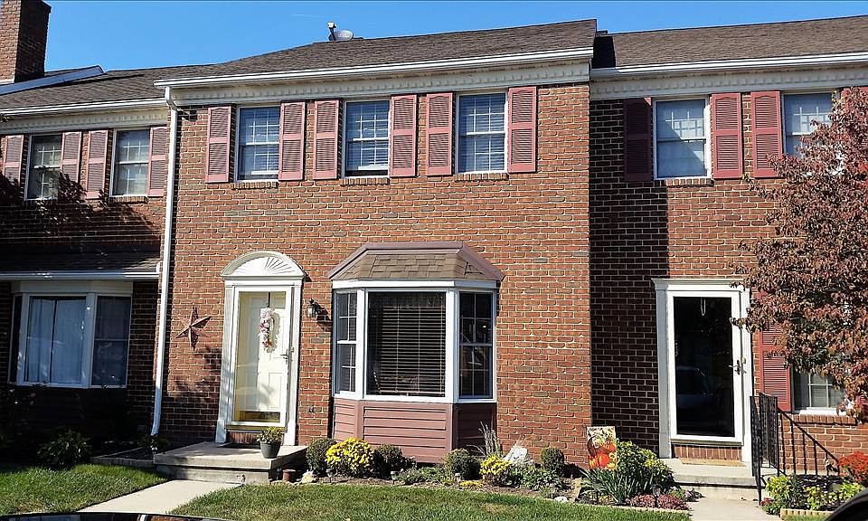 2nd image of 38 Warwick Ct