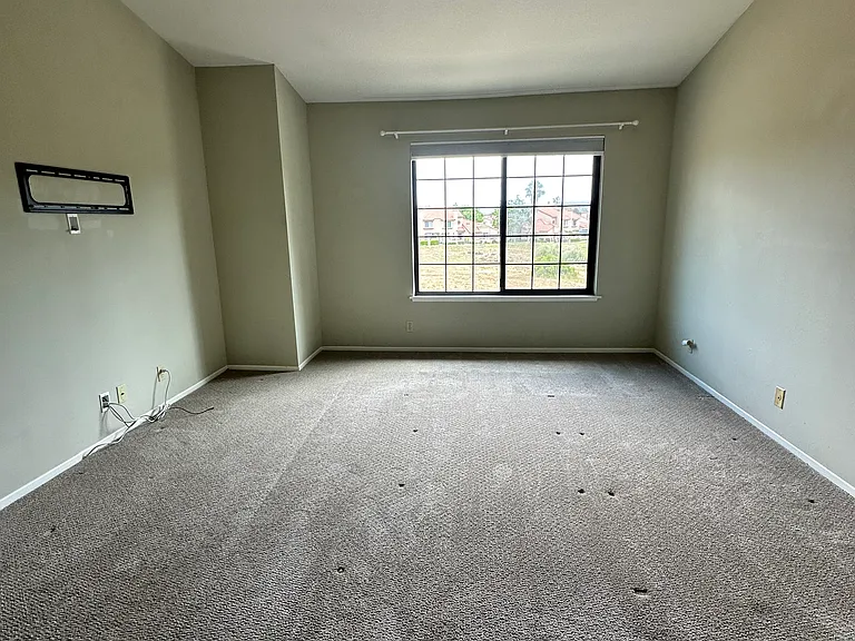 402 Country Club Dr #B — Photo 9