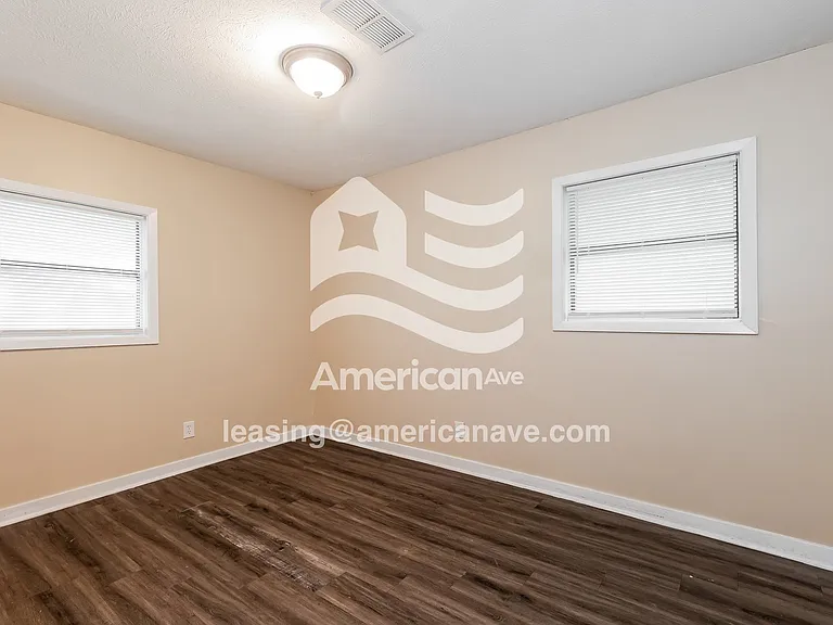 697921_013_bedroom_12.jpg