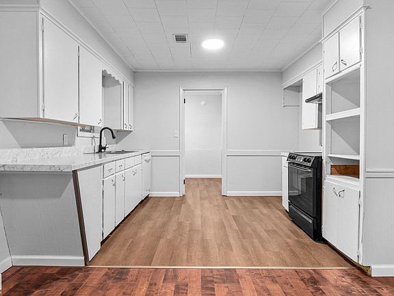 3rd image of 2512 SE 2nd St