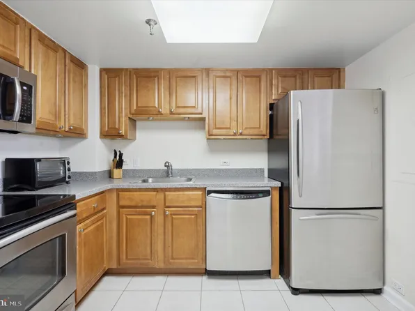 2001 Hamilton St APT 407, Philadelphia, PA 19130