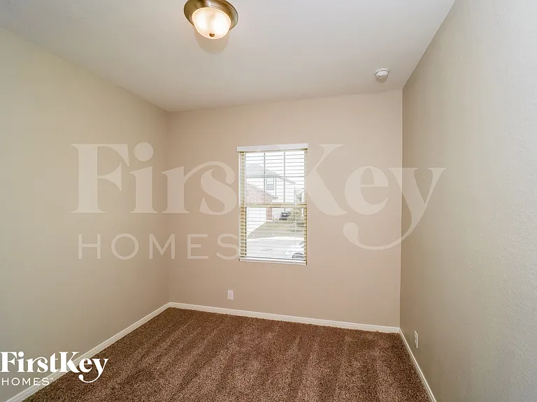 4934 Hallies Gdn — Photo 11