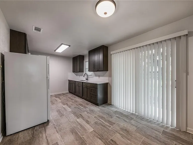 1113 Sycamore St — Photo 14