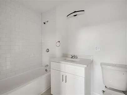 105 William St — Photo 10
