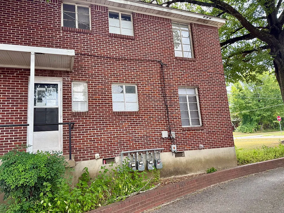 1009 Flint St