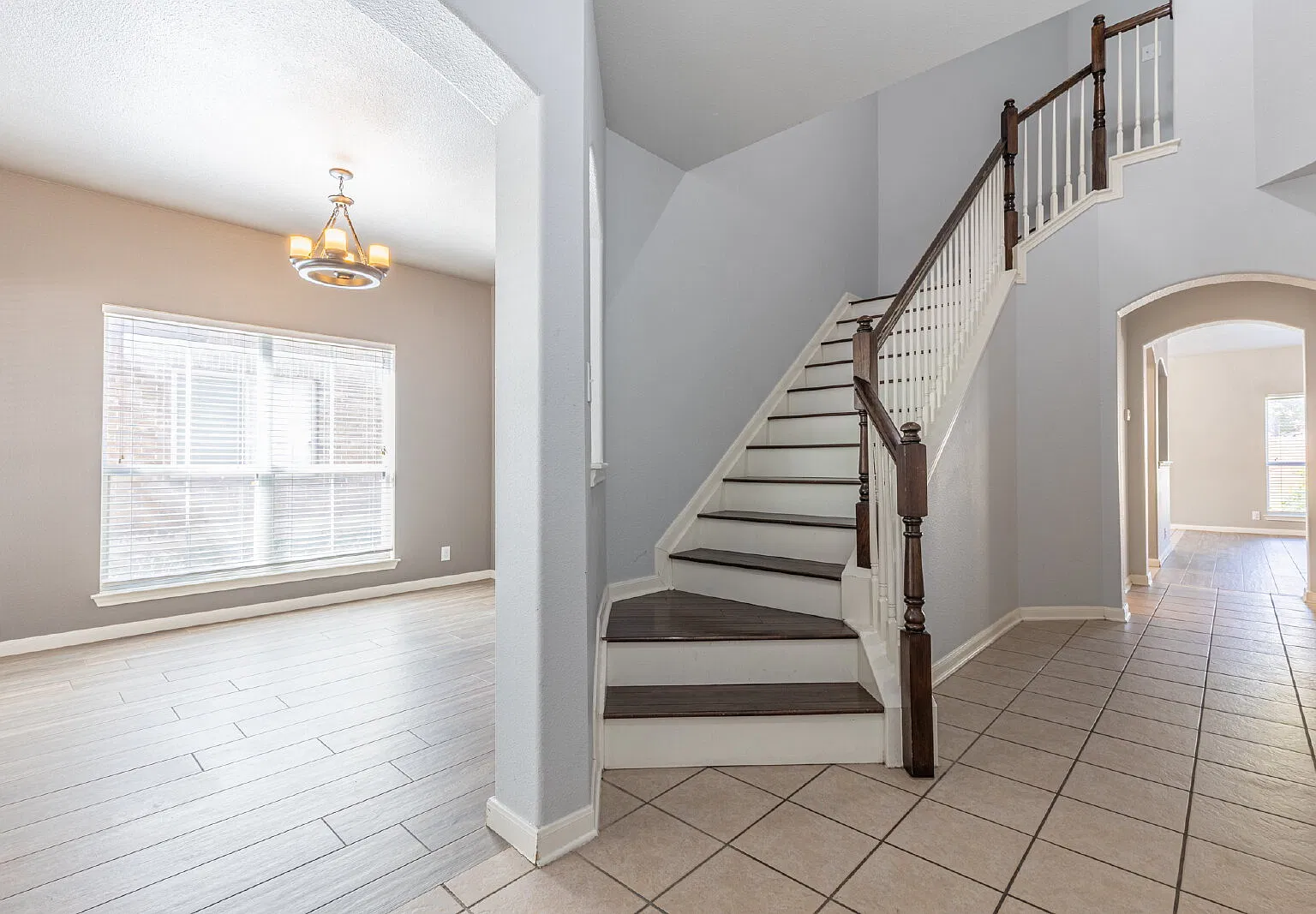 5 bed, 3.5 bath, 2900 sqft, $2,200 — Photo 3